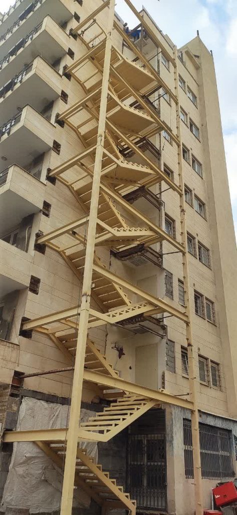 ضوابط ایمنی آتش‌نشانی پله فرار